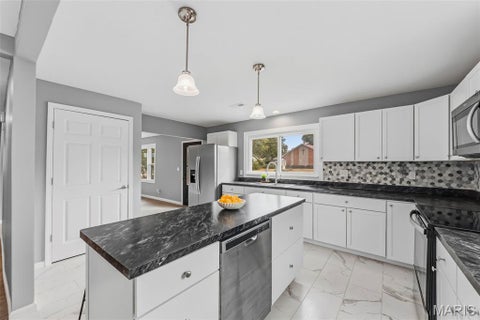 Tiny photo for 806 S Court Street, Bowling Green, MO 63334 (MLS # 26059853)