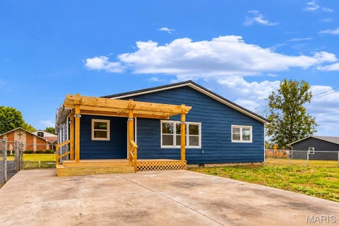 Tiny photo for 806 S Court Street, Bowling Green, MO 63334 (MLS # 26059853)