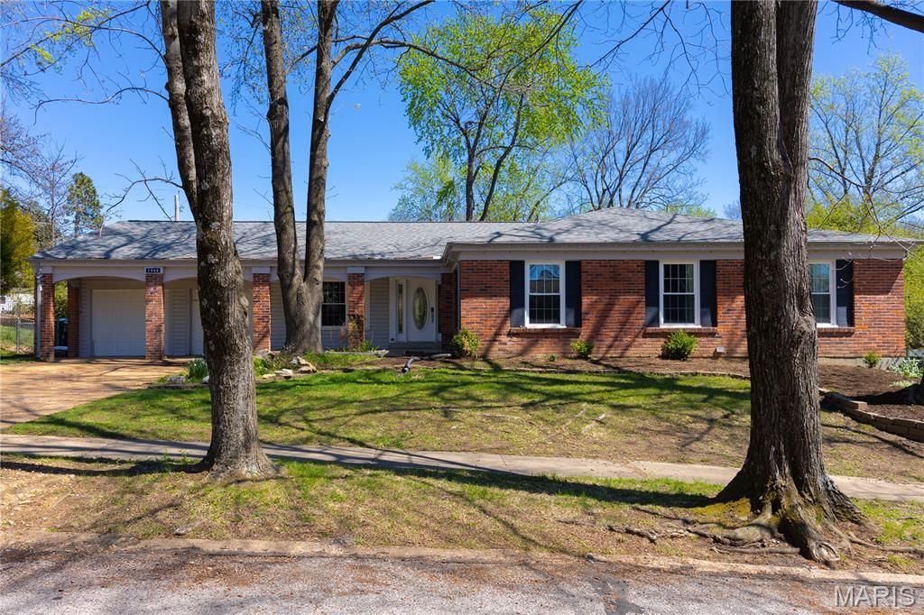 Photo of 1944 Pepperrell Drive, St Louis, MO 63146 (MLS # 26020866)