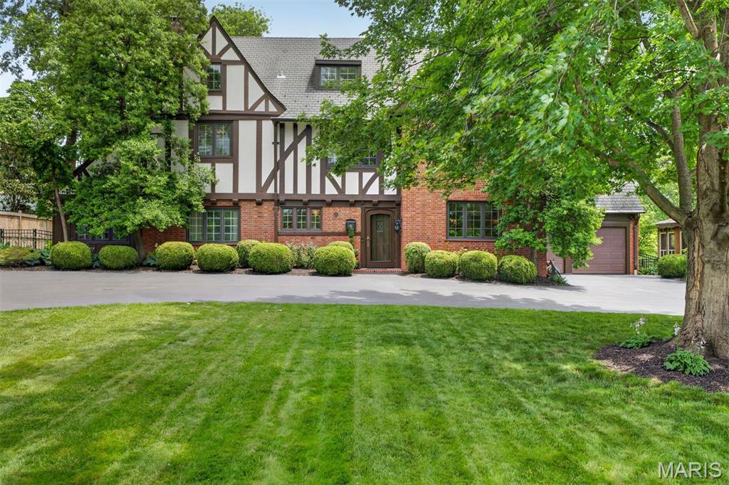 6 Ridgemoor Drive