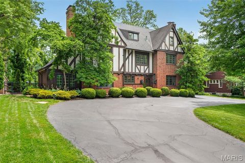 Photo of 6 Ridgemoor Drive, Clayton, MO 63105 (MLS # 26036087)