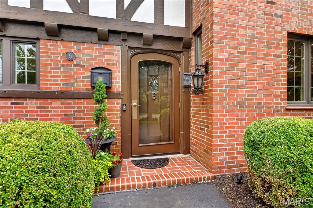 6 Ridgemoor Drive