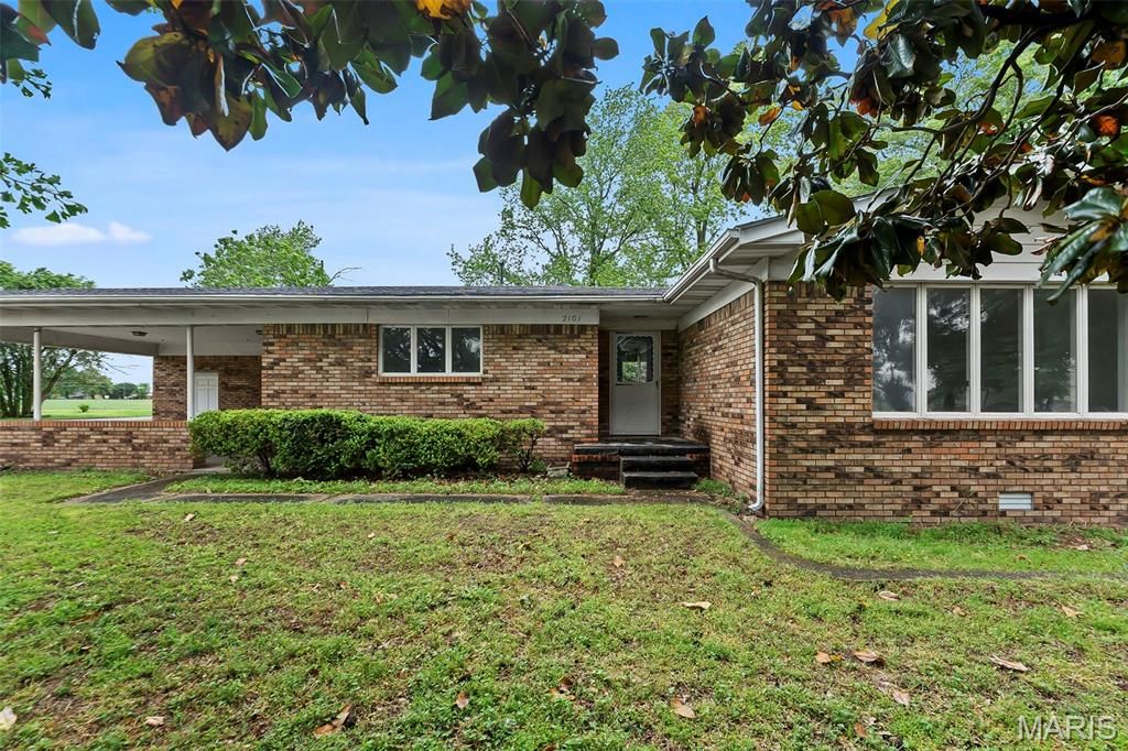 Photo of 2101 Burge Street, Malden, MO 63863 (MLS # 26025508)