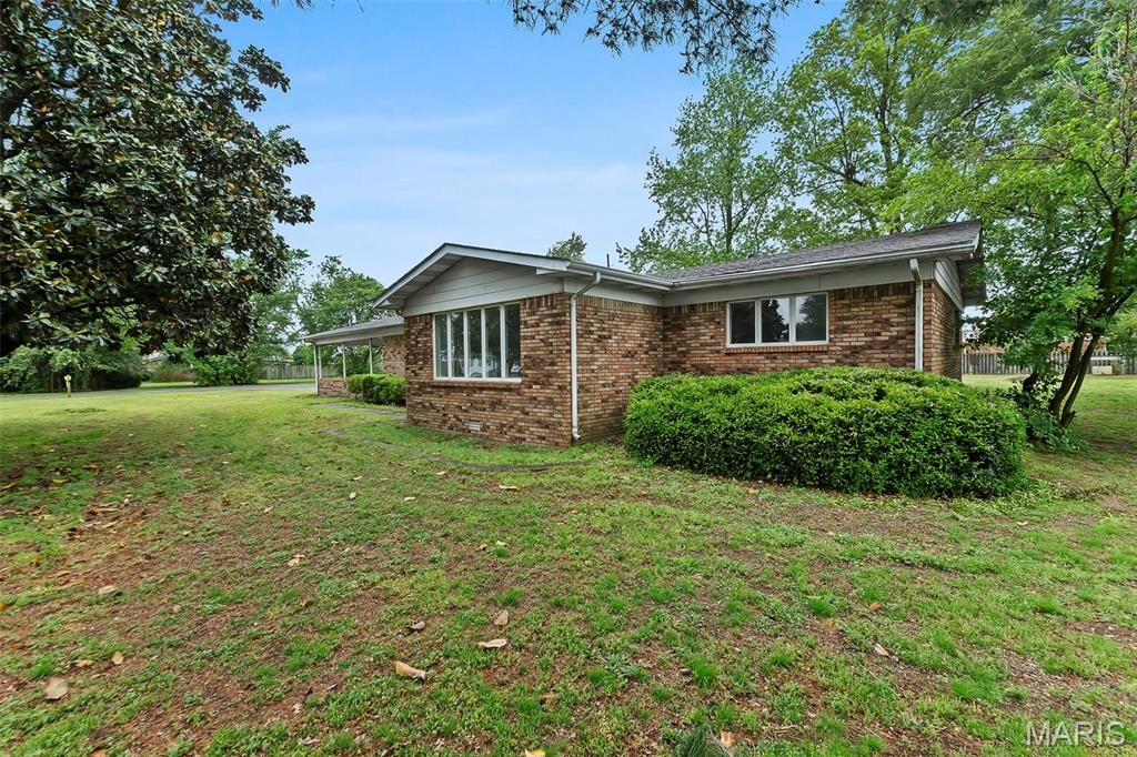 Photo of 2101 Burge Street, Malden, MO 63863 (MLS # 26025508)