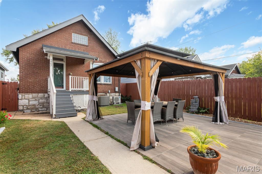 St Louis, Missouri 63116, United States, 2 Bedrooms Bedrooms, ,2 BathroomsBathrooms,Residential,Active,227317