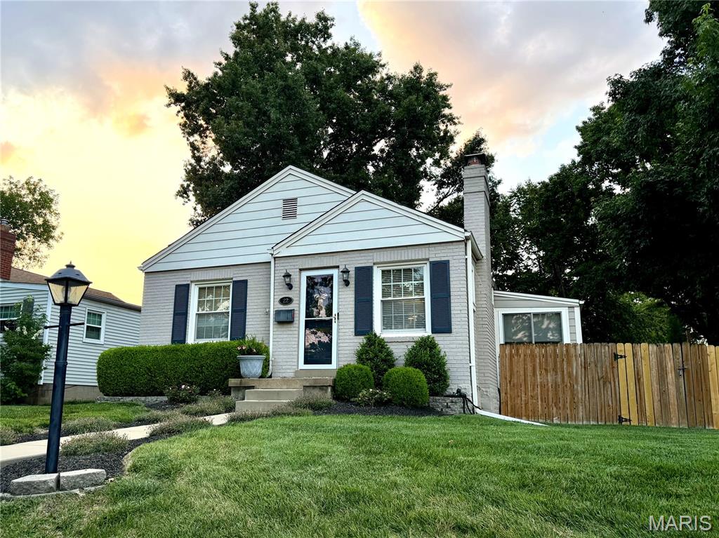 Photo of 22 Stratford Lane, Brentwood, MO 63144 (MLS # 26051791)