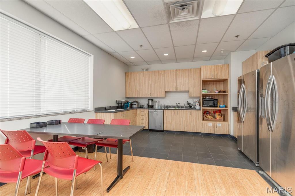 Overland - Commercial Sale