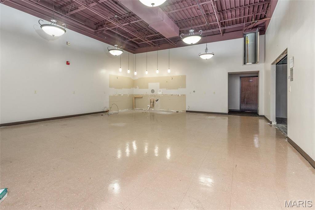 Overland - Commercial Sale