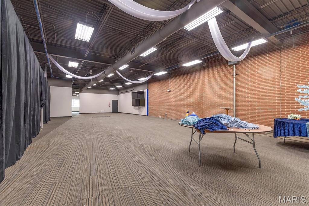 Overland - Commercial Sale