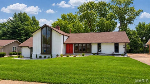 Photo of 500 Kingridge Drive, Ballwin, MO 63011 (MLS # 26049098)