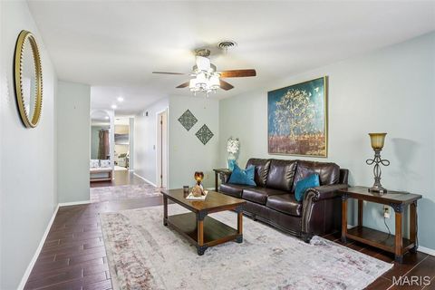 Tiny photo for 117 Old Oaks Drive, Ballwin, MO 63011 (MLS # 25076670)