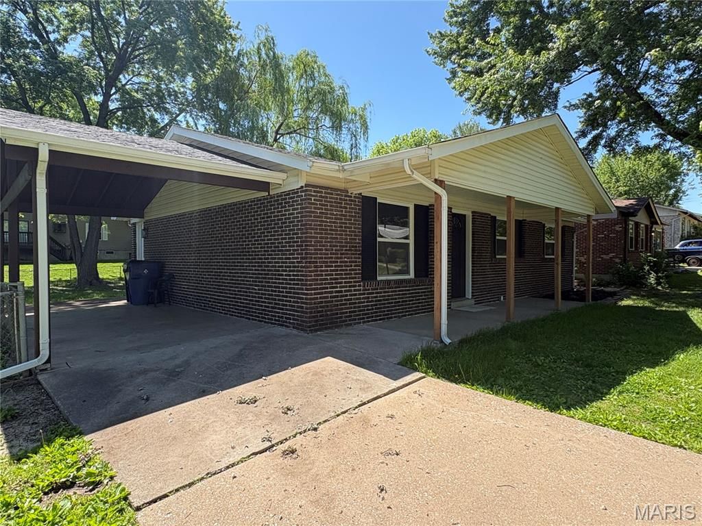 Photo of 2156 Northern Limits Drive, Unincorporated, MO 63031 (MLS # 26029185)
