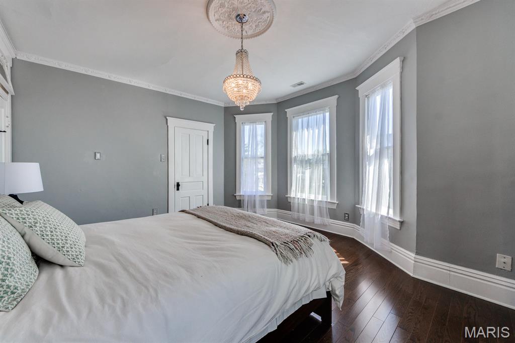 Tuxedo Park - Residential