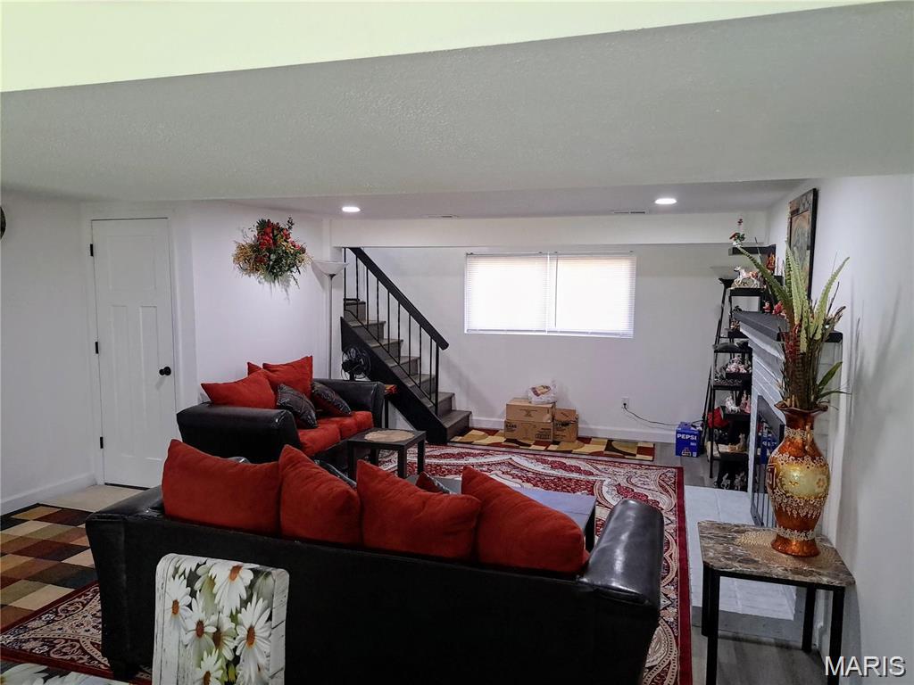 Glenrich Manor 32H440146 4-7-77 - Residential Lease