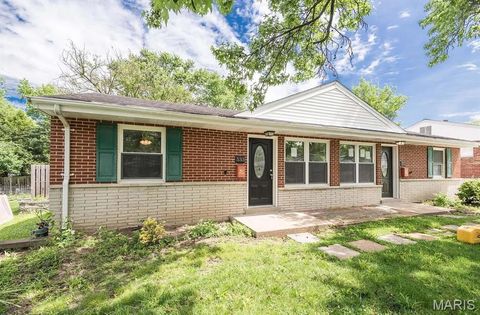 Tiny photo for 531 W Essex Avenue, Kirkwood, MO 63122 (MLS # 26003946)