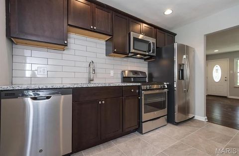 Tiny photo for 531 W Essex Avenue, Kirkwood, MO 63122 (MLS # 26003946)