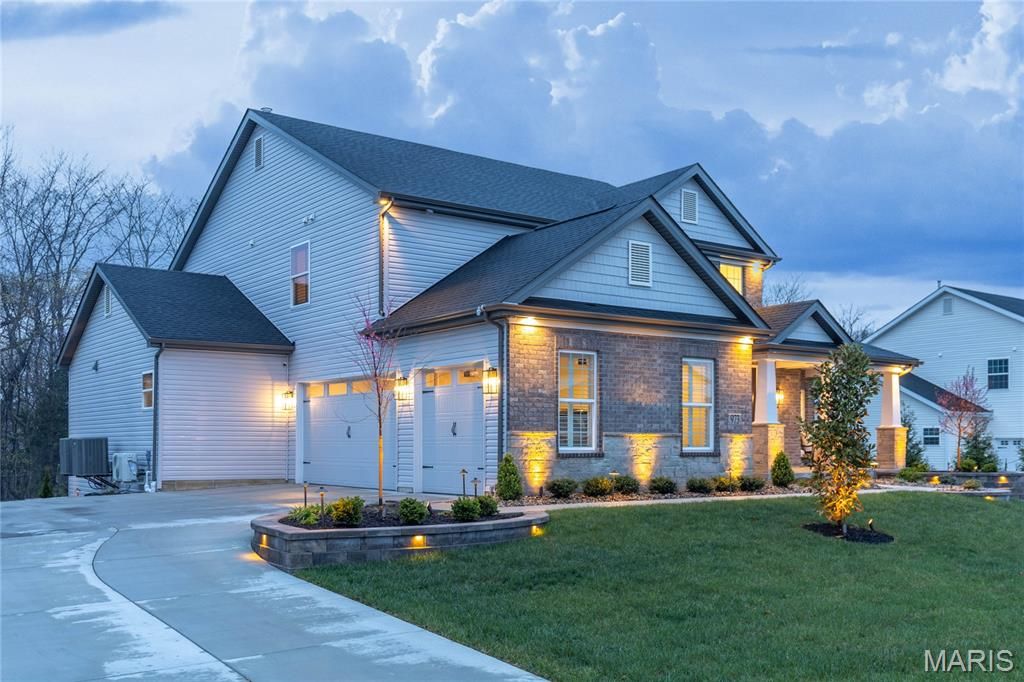 Photo of 973 Tara Court, Chesterfield, MO 63005 (MLS # 26018965)