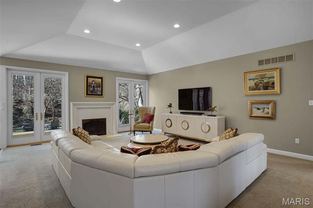 Country Club Green - Residential