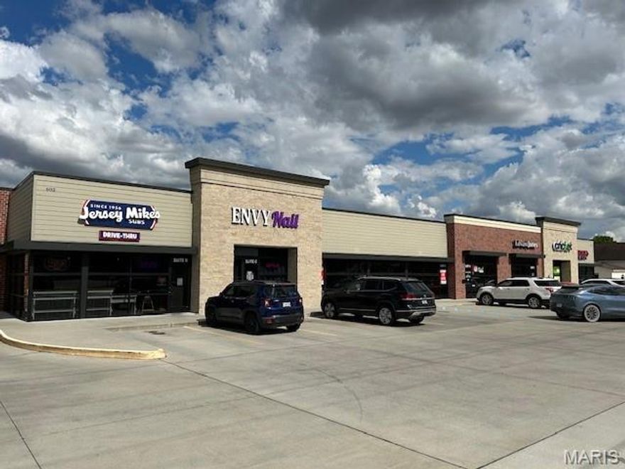 This brand new office/retail center has a 1,300 square foot space available, ideally positioned in a prime location on N. Main Street. Boasting exceptional traffic and visibility, this property is complemented by ample off-street parking, ensuring convenience for both tenants and visitors. With monthly rates ranging from $1,950.00 (+ NNN), this space presents an exceptional value proposition for businesses seeking a prominent and dynamic setting.