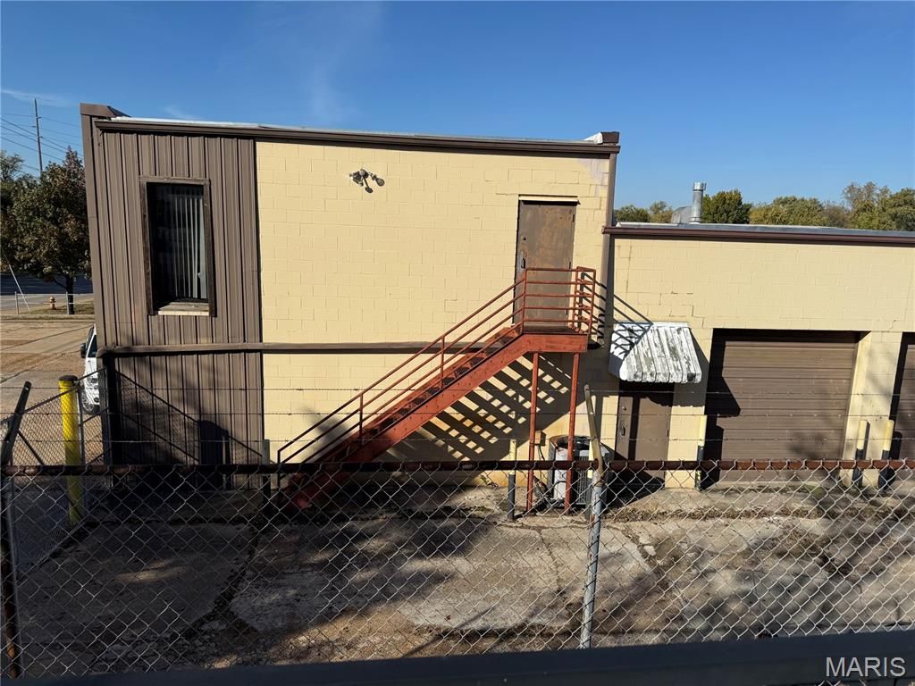 Photo of 11721 Dorsett Road, Maryland Heights, MO 63043 (MLS # 25073701)