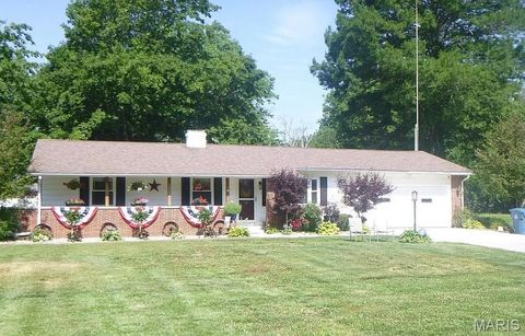 Photo of 16 Edgewood Lane, Centralia, IL 62801 (MLS # 26016588)