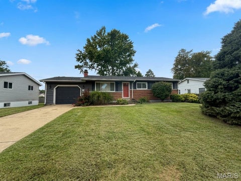 Photo of 6 Saint Violet Drive, St Peters, MO 63376 (MLS # 26059327)