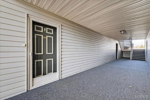 Tiny photo for 667 S Kirkwood Road #102, Kirkwood, MO 63122 (MLS # 26013501)