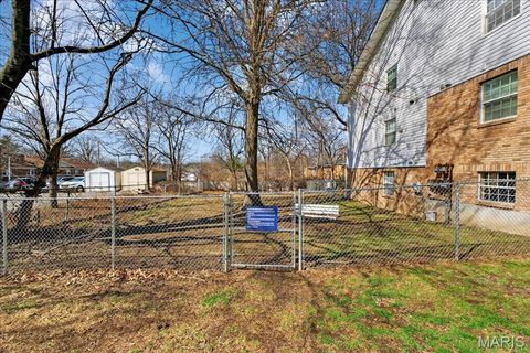 Tiny photo for 667 S Kirkwood Road #102, Kirkwood, MO 63122 (MLS # 26013501)