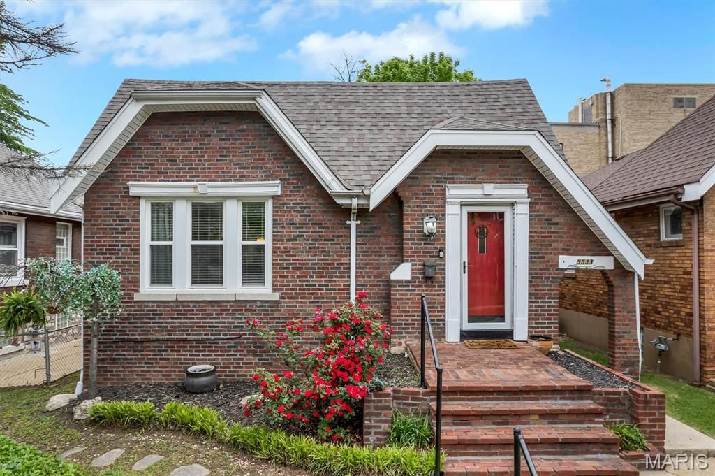 Photo of 5533 Rosa Avenue, St Louis, MO 63109 (MLS # 26020767)