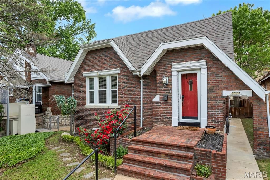 Photo of 5533 Rosa Avenue, St Louis, MO 63109 (MLS # 26020767)