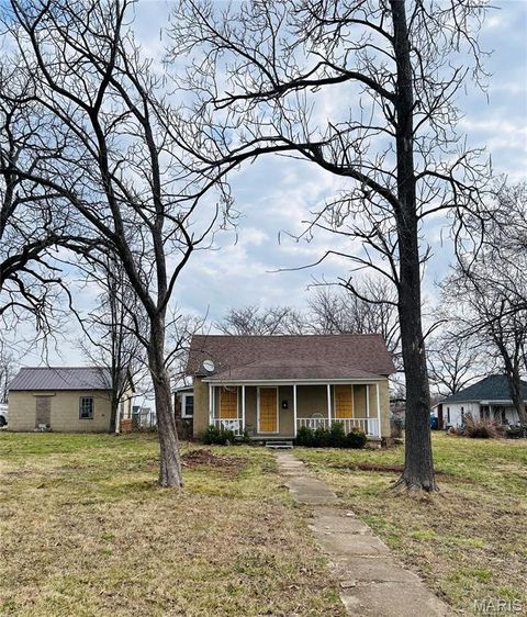 Photo of 687 Salem Avenue, Rolla, MO 65401 (MLS # 26012271)