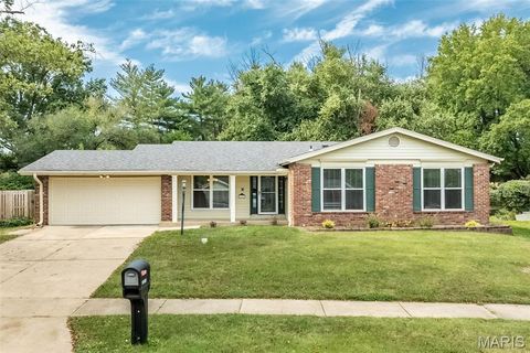 Photo of 15451 Duxbury Way, Chesterfield, MO 63017 (MLS # 25067526)