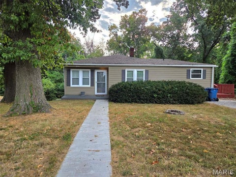 Photo of 2431 N Henry Street, Alton, IL 62002 (MLS # 26060156)