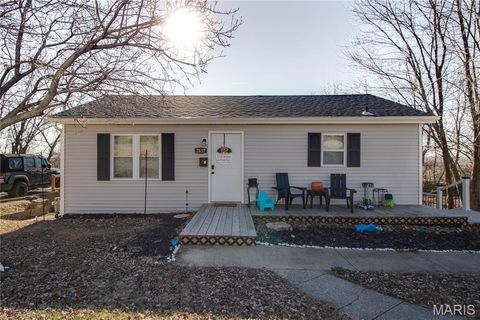 Photo of 2617 Plainview Terrace, Alton, IL 62002 (MLS # 25081924)