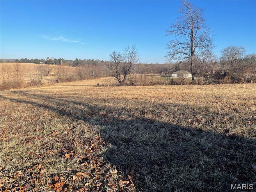 Build your dream on 1.23 +/- acres.  Located in Shady Oaks Estate.  City water, city electric and city sewer available.  Salem R80 School District.  Minimum deed restrictions.