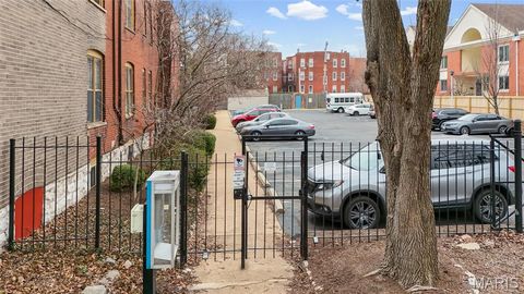 Tiny photo for 335 N Boyle Avenue #D4, St Louis, MO 63108 (MLS # 25082547)