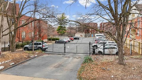 Tiny photo for 335 N Boyle Avenue #D4, St Louis, MO 63108 (MLS # 25082547)