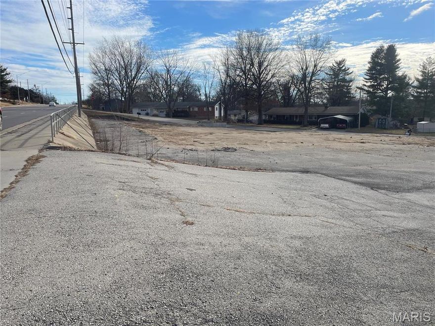 Check out this .44 acre commercial lot along Highway 72 E in Rolla. The traffic exposure for this lot is 13,070.  Eastbound 7,160 and Westbound is 5,910. Seller will build to suit or is willing to share the plans for a 5,6000 square ft retail/commercial building.  Right next to Casey's!