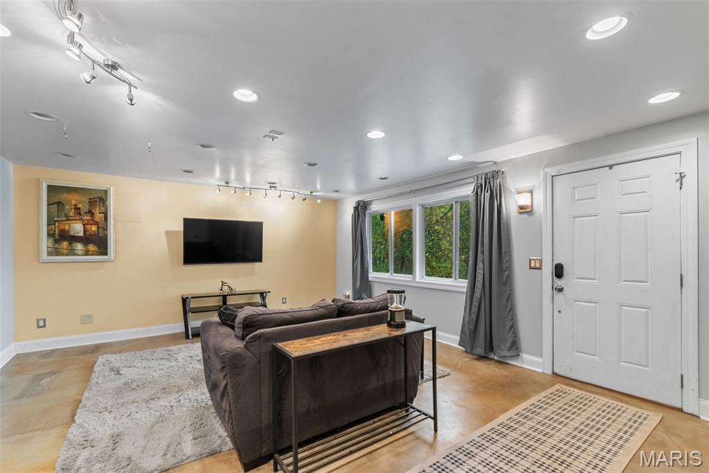 Fogle Manor - Residential