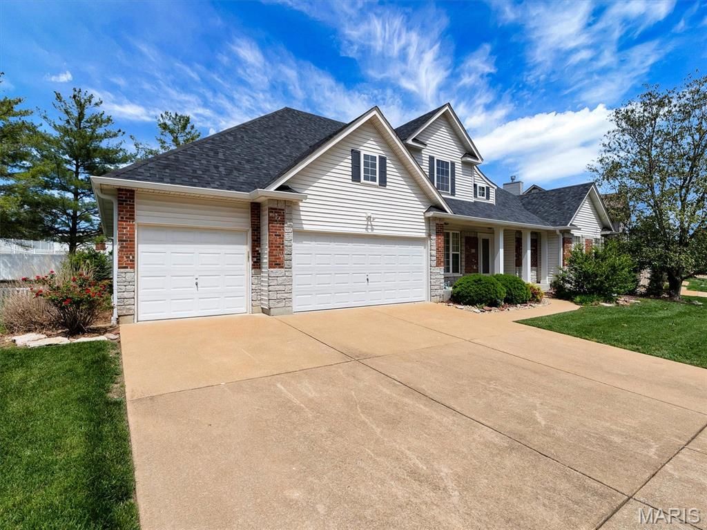 Photo of 113 Christopher Place, St Louis, MO 63129 (MLS # 26024686)