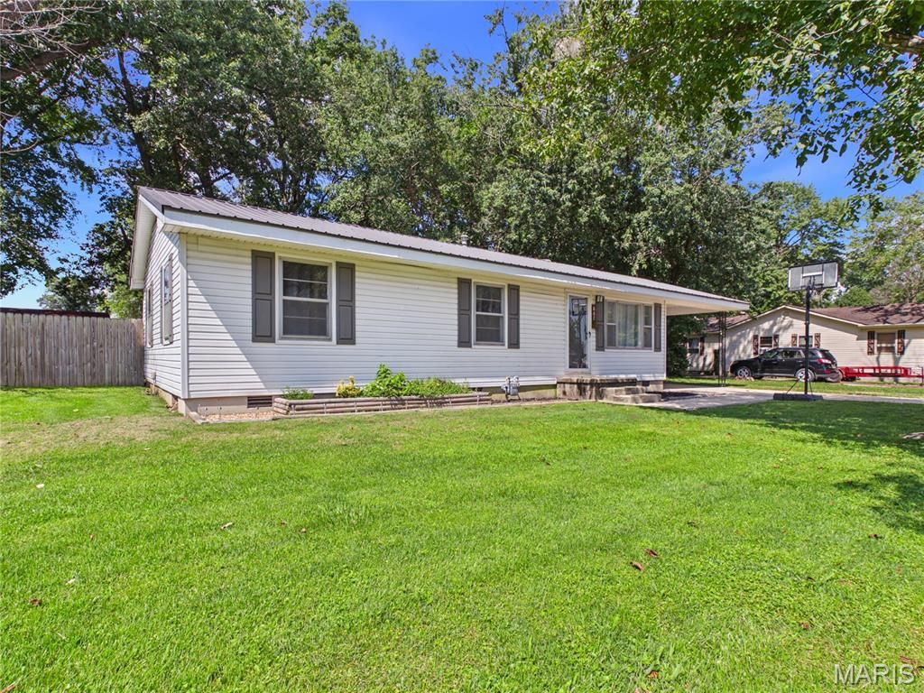 Photo of 807 W Jenkins Street, Advance, MO 63730 (MLS # 26047730)