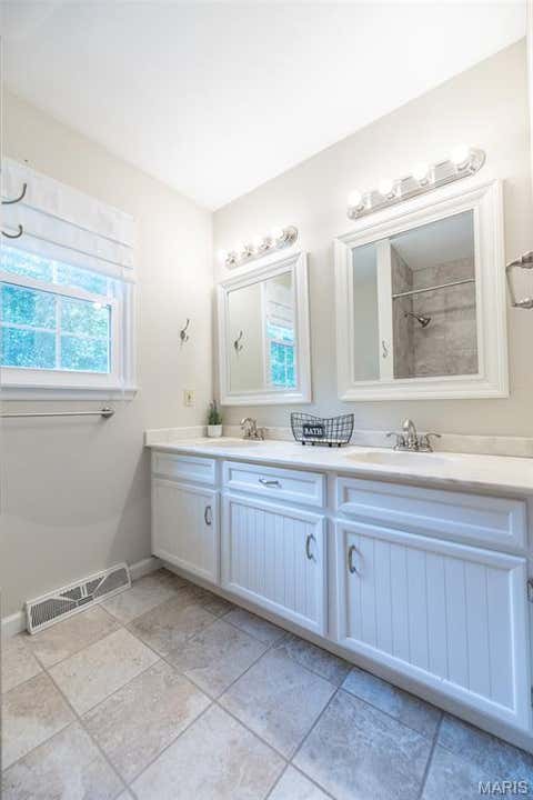 Tiny photo for 1526 Candish Lane, Chesterfield, MO 63017 (MLS # 26045901)