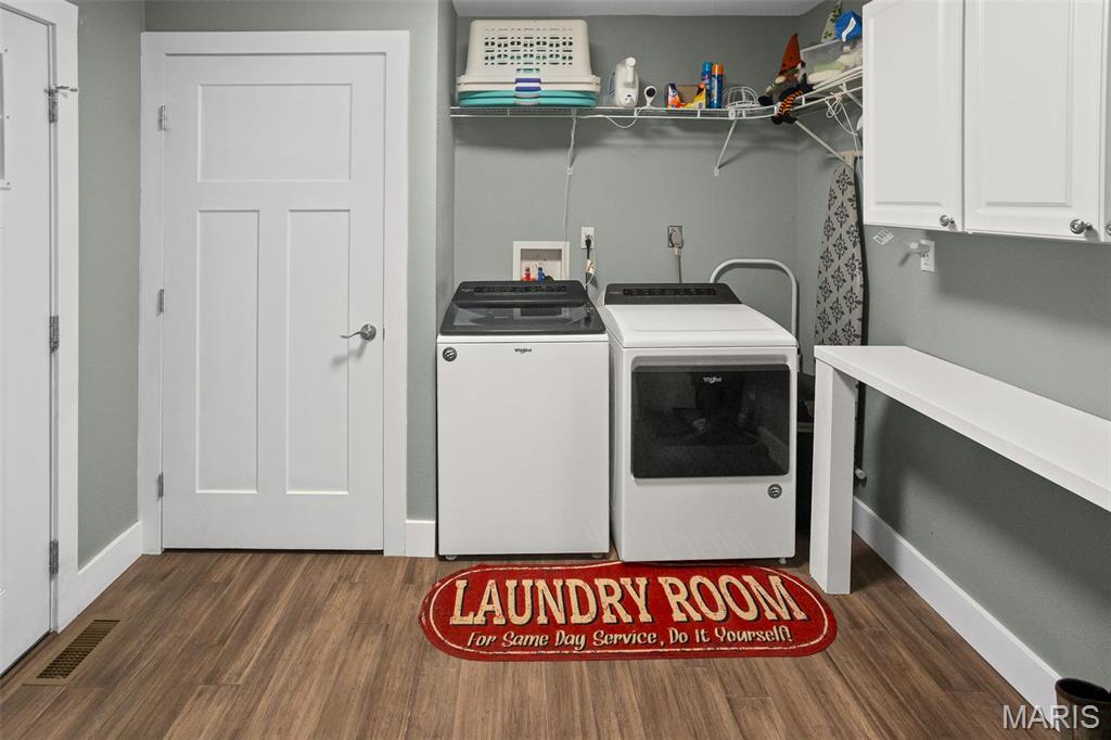 Edwardsville, Illinois 62025, United States, 4 Bedrooms Bedrooms, ,3 BathroomsBathrooms,Residential,Pending,111991