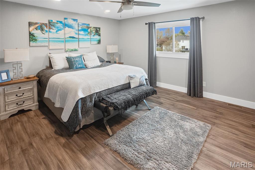 Edwardsville, Illinois 62025, United States, 4 Bedrooms Bedrooms, ,3 BathroomsBathrooms,Residential,Pending,111991