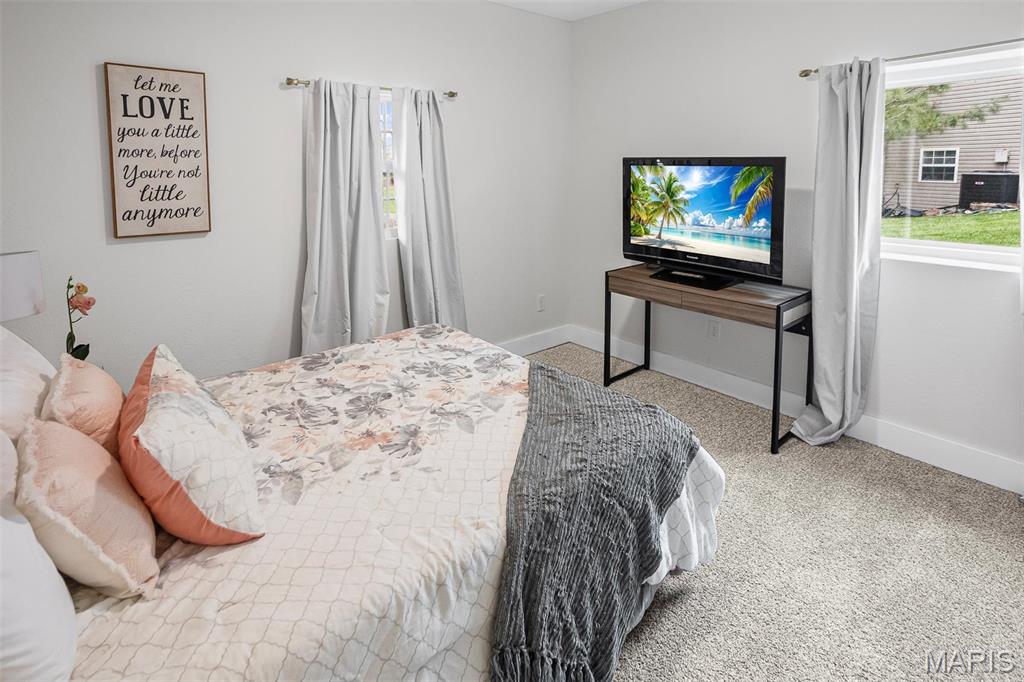 Edwardsville, Illinois 62025, United States, 4 Bedrooms Bedrooms, ,3 BathroomsBathrooms,Residential,Pending,111991