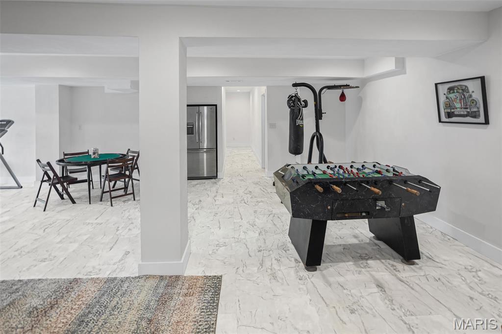 Edwardsville, Illinois 62025, United States, 4 Bedrooms Bedrooms, ,3 BathroomsBathrooms,Residential,Pending,111991