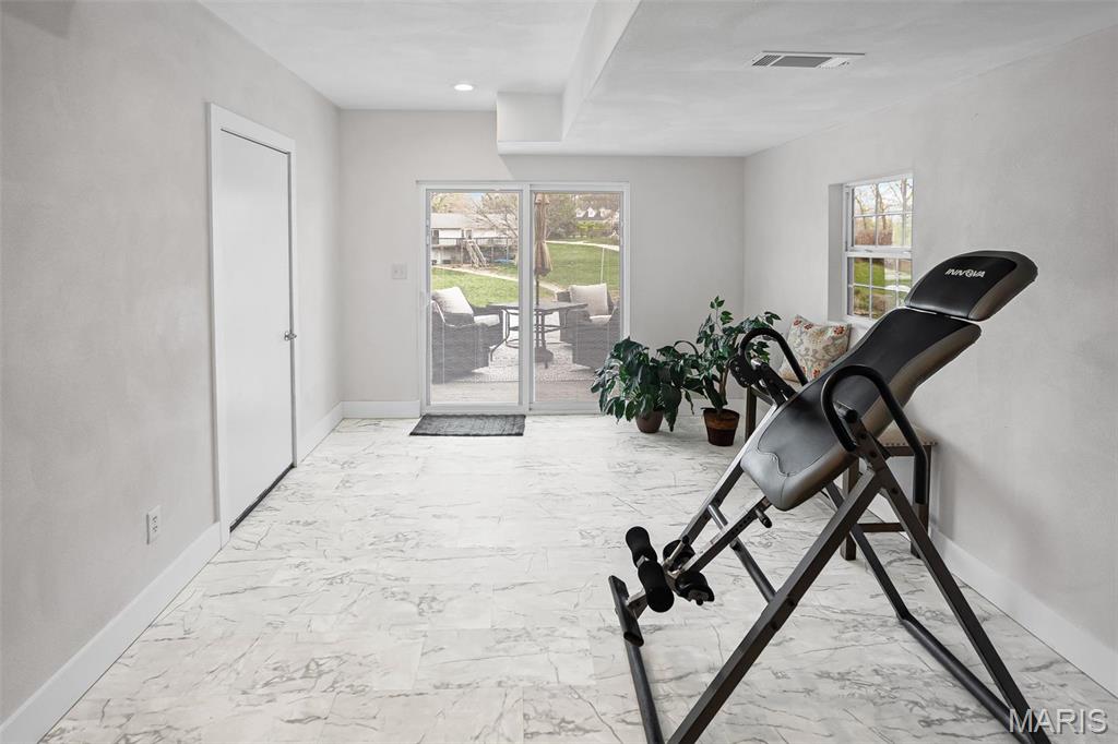 Edwardsville, Illinois 62025, United States, 4 Bedrooms Bedrooms, ,3 BathroomsBathrooms,Residential,Pending,111991