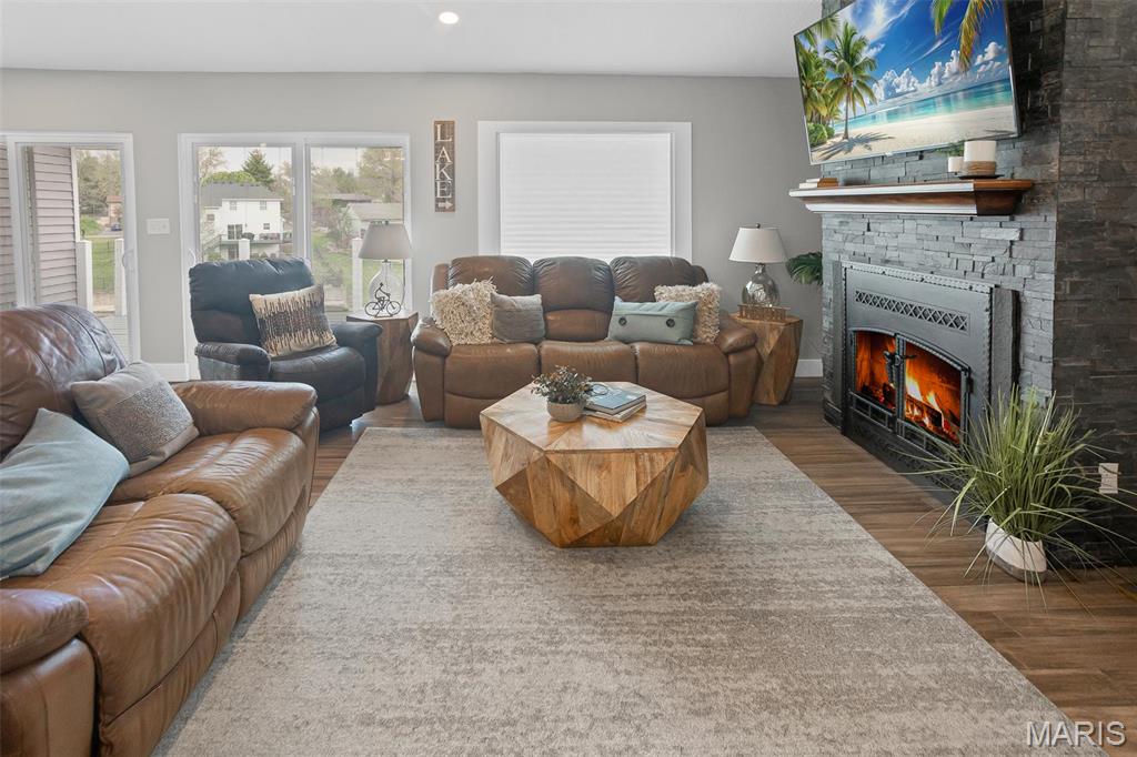 Edwardsville, Illinois 62025, United States, 4 Bedrooms Bedrooms, ,3 BathroomsBathrooms,Residential,Pending,111991