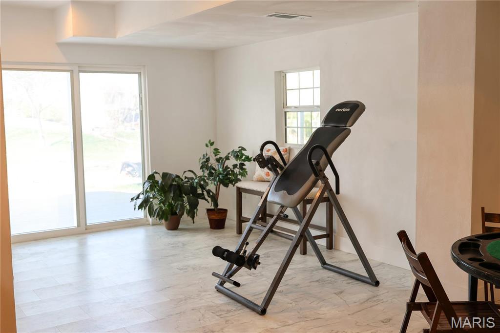 Edwardsville, Illinois 62025, United States, 4 Bedrooms Bedrooms, ,3 BathroomsBathrooms,Residential,Pending,111991