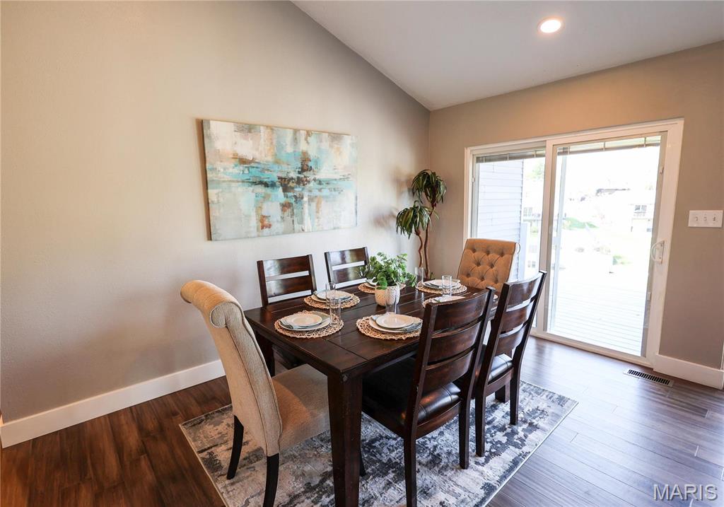 Edwardsville, Illinois 62025, United States, 4 Bedrooms Bedrooms, ,3 BathroomsBathrooms,Residential,Pending,111991